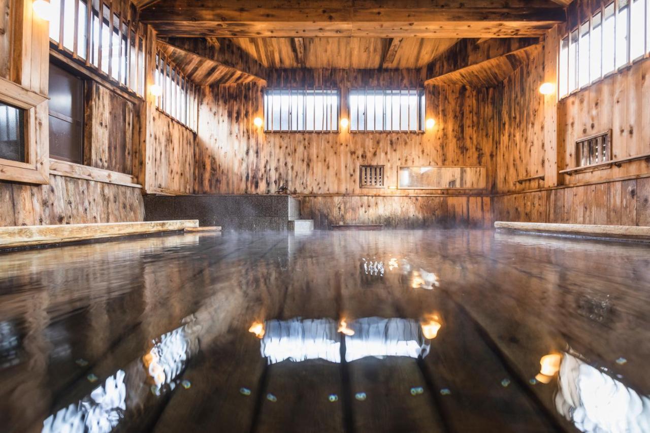 Отель Tsuta Onsen Ryokan Товада Экстерьер фото